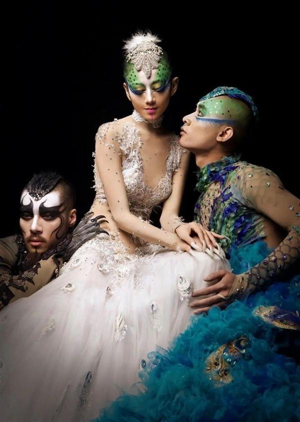 Người đứng đằng sau điệu múa bị công kích quá gợi dục là ai?-3