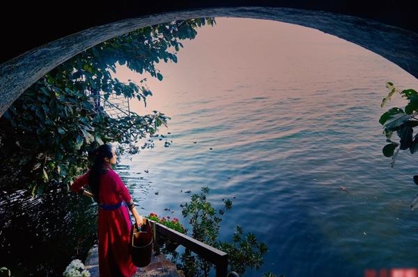 Người đứng đằng sau điệu múa bị công kích quá gợi dục là ai?-7