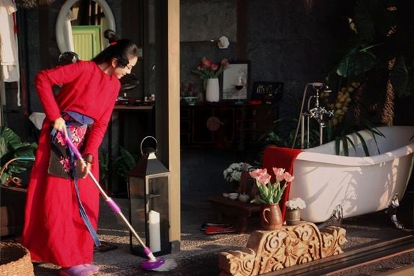 Người đứng đằng sau điệu múa bị công kích quá gợi dục là ai?-8