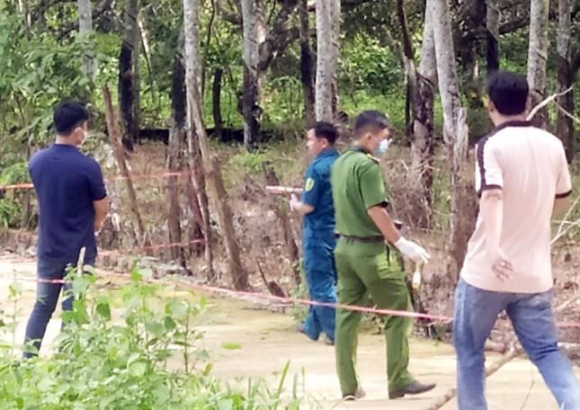 Vụ phát hiện thi thể bé sơ sinh mất một chân: Lời khai người mẹ 17 tuổi-2