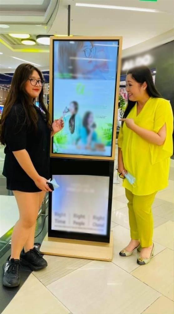 Gái út gây sốt từ nhỏ của NSND Hồng Vân giờ lớn nhiều thay đổi, to cao ngang mẹ-9