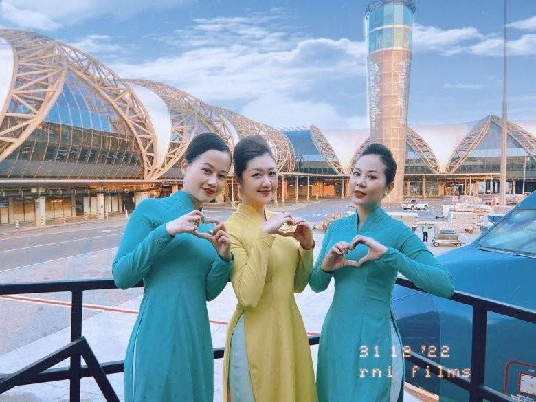 Nữ tiếp viên trưởng gia thế hoàng tộc, U40 mặc bikini không phô phang mà sang đẹp-3