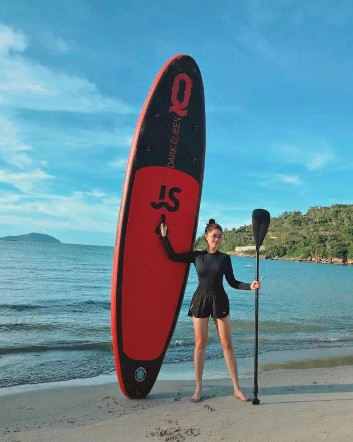 Nữ tiếp viên trưởng gia thế hoàng tộc, U40 mặc bikini không phô phang mà sang đẹp-9