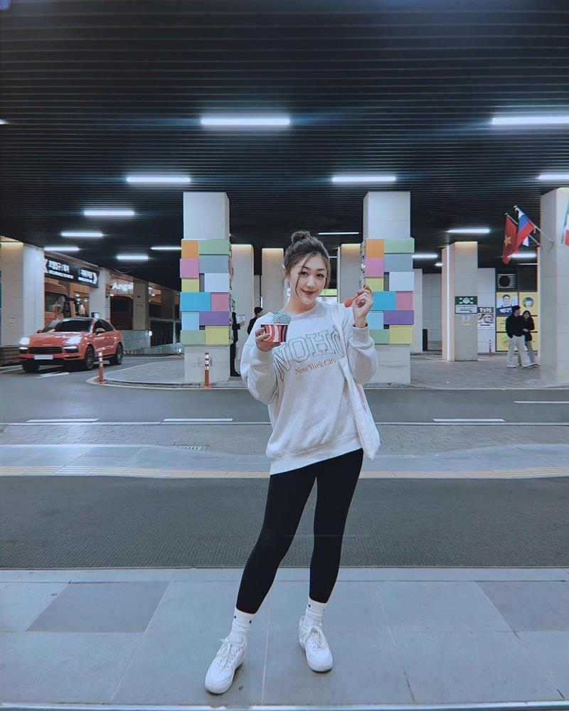 Nữ tiếp viên trưởng gia thế hoàng tộc, U40 mặc bikini không phô phang mà sang đẹp-15