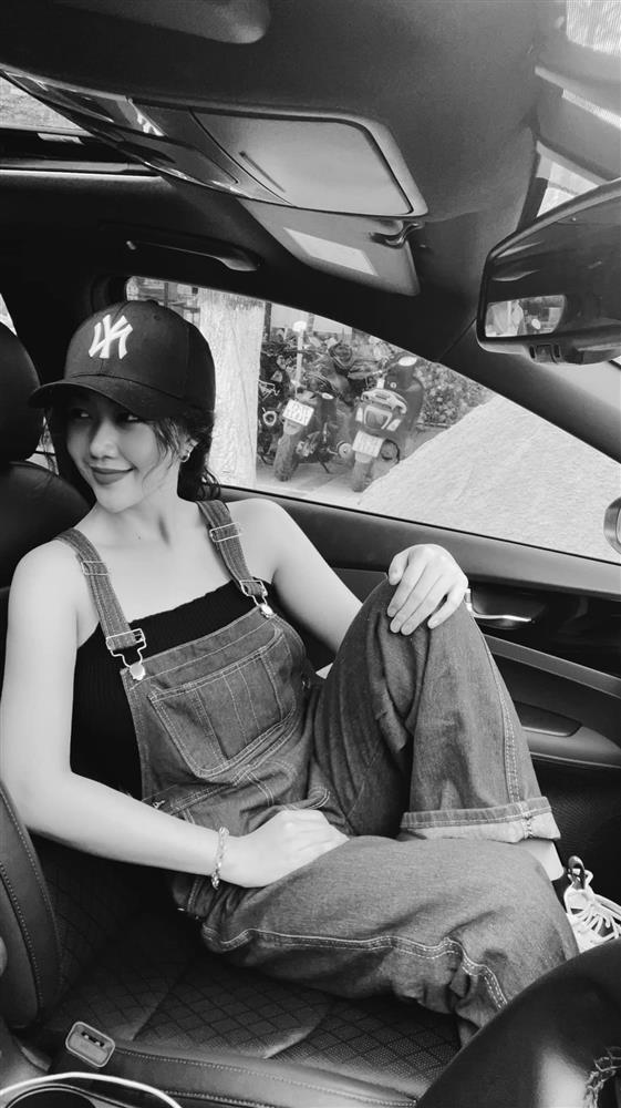 Nữ tiếp viên trưởng gia thế hoàng tộc, U40 mặc bikini không phô phang mà sang đẹp-16