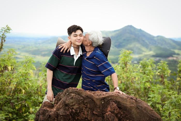 Jun Phạm tiều tụy trong lễ tang bố, Trường Giang - Nhã Phương và dàn sao tiễn biệt-3