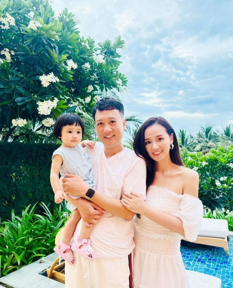 Nghi vấn Lã Thanh Huyền công bố con gái thứ 2-1