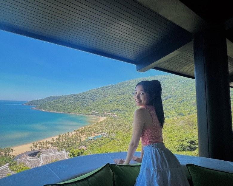 Jenny Huỳnh vừa tốt nghiệp cấp 3 liền mặc phóng khoáng, gạt nhẹ nét tinh khôi-3