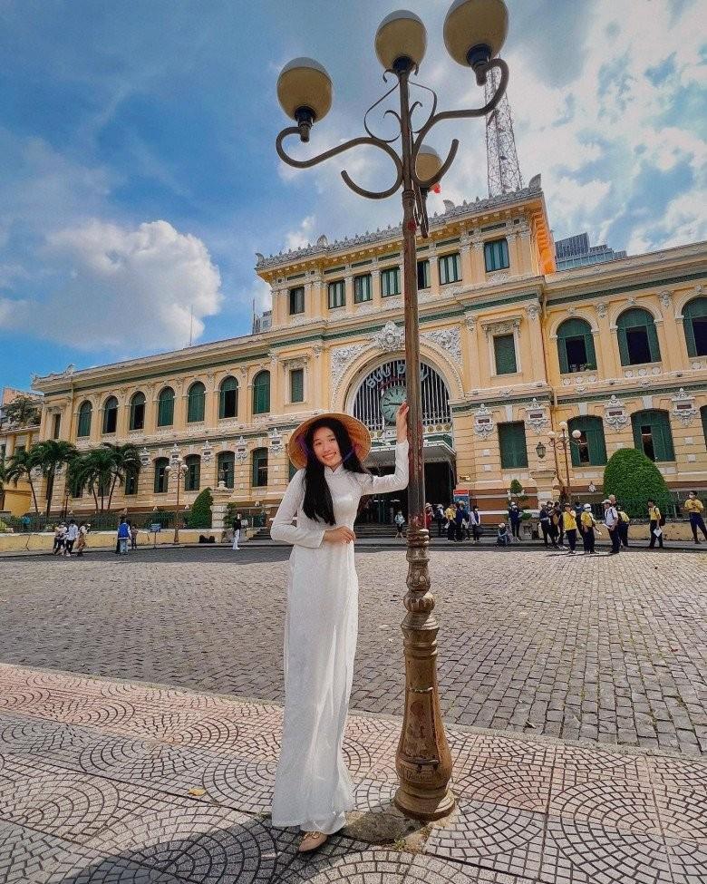 Jenny Huỳnh vừa tốt nghiệp cấp 3 liền mặc phóng khoáng, gạt nhẹ nét tinh khôi-10