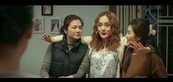 Khán giả ngám ngẩm nóng nực, cắt điện mà mặc áo cổ lọ của 2 phim giờ vàng VTV-8