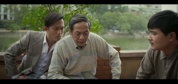 Khán giả ngám ngẩm nóng nực, cắt điện mà mặc áo cổ lọ của 2 phim giờ vàng VTV-12