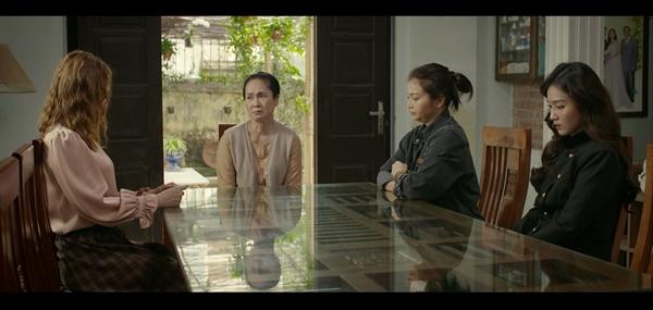 Khán giả ngám ngẩm nóng nực, cắt điện mà mặc áo cổ lọ của 2 phim giờ vàng VTV-15