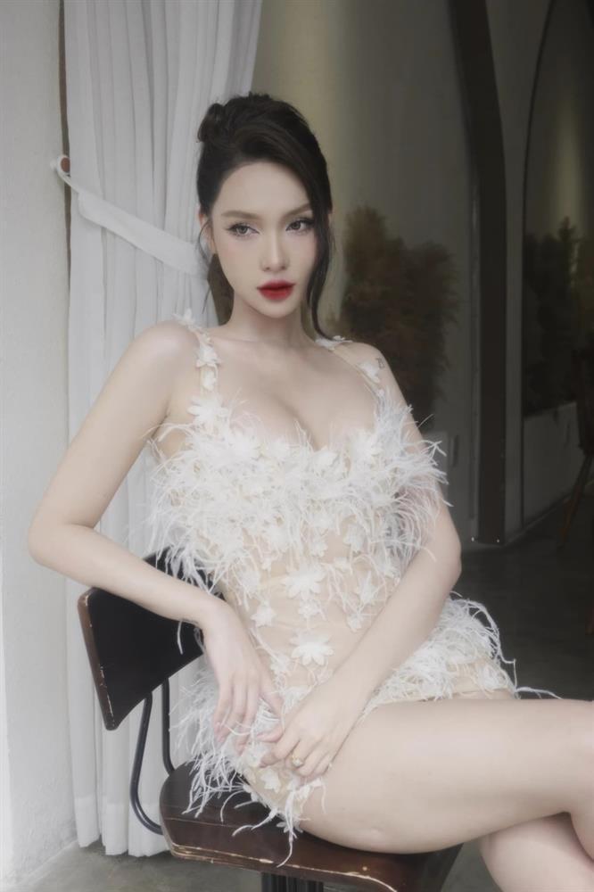 Nữ chính Người Ấy Là Ai: Mỹ nhân chuyển giới được gọi là búp bê sống-1