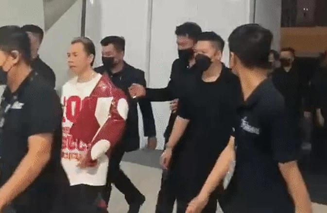 Sao Việt được vệ sĩ hộ tống: Vì sao Sơn Tùng gây ồn ào, Mỹ Tâm được khen?-2