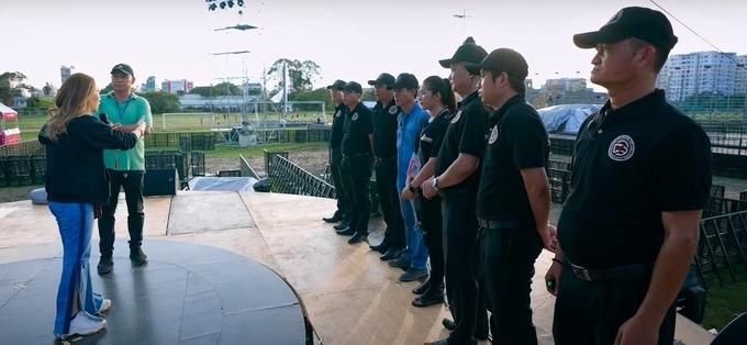 Sao Việt được vệ sĩ hộ tống: Vì sao Sơn Tùng gây ồn ào, Mỹ Tâm được khen?-7