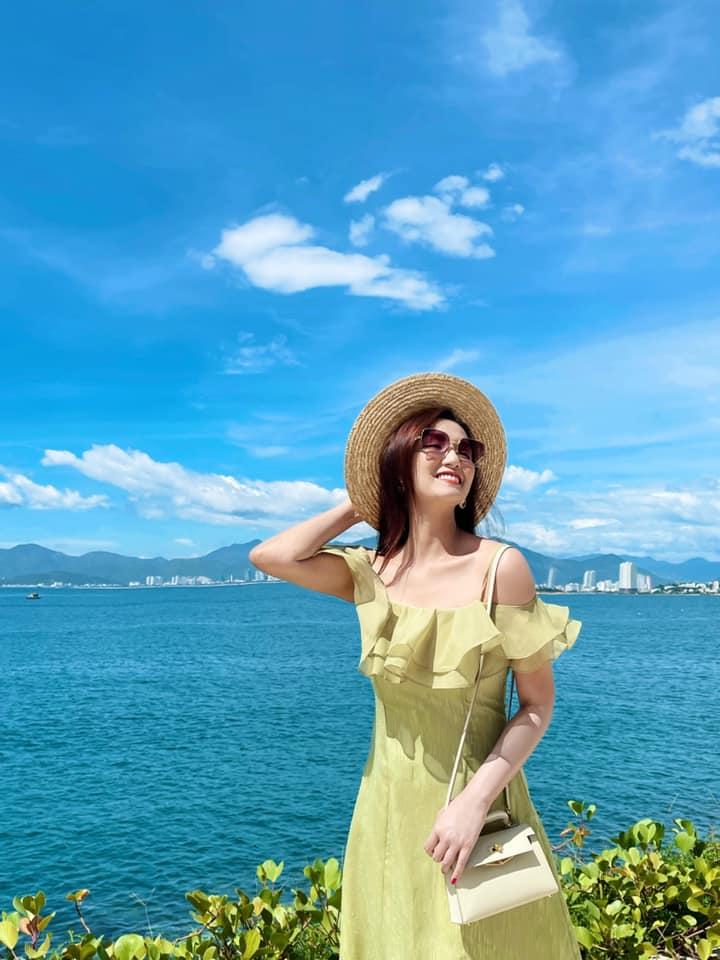 Chọn gam màu cực cháy đi biển như nữ đại gia Lã Thanh Huyền-11