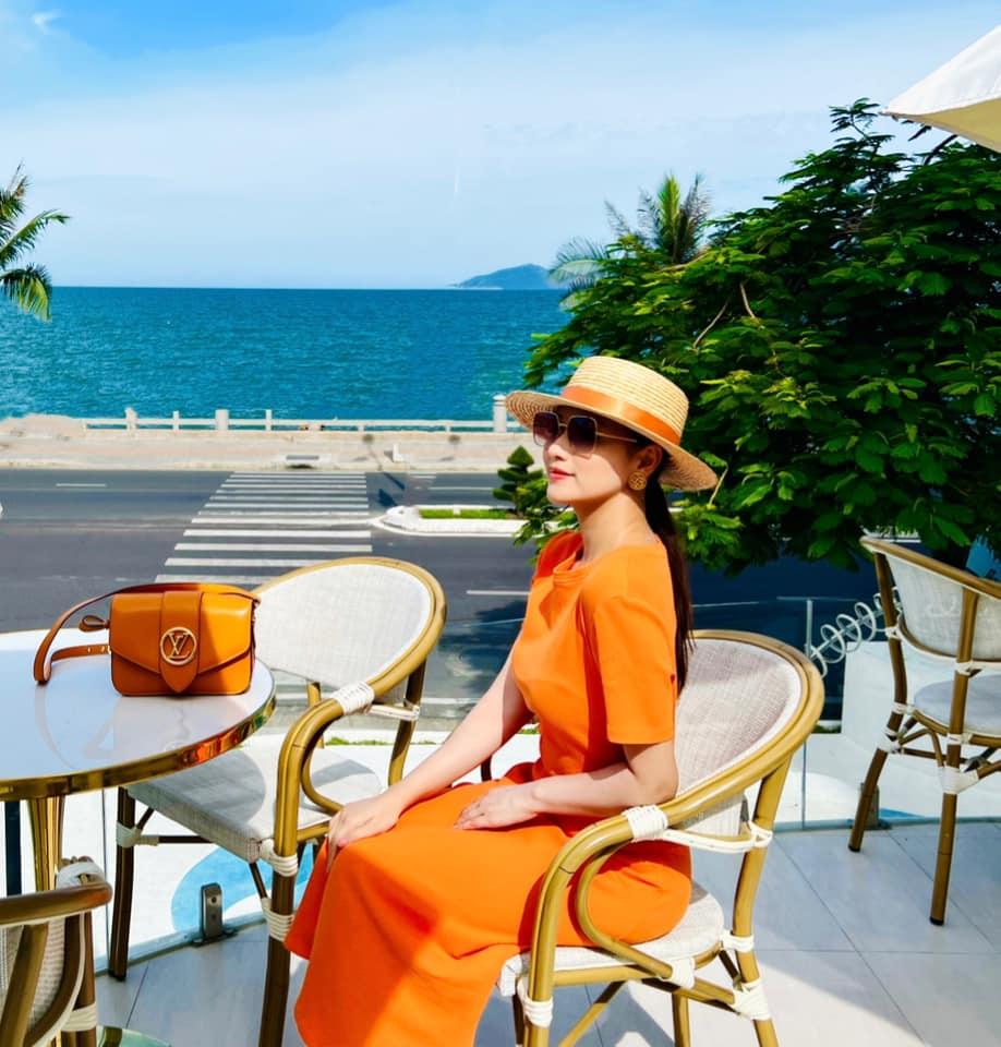 Chọn gam màu cực cháy đi biển như nữ đại gia Lã Thanh Huyền-12