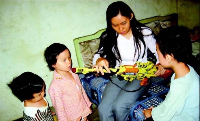 Từng là thần đồng được ca tụng, cuộc đời cô gái lao dốc vì cách giáo dục cực đoan của bố-4