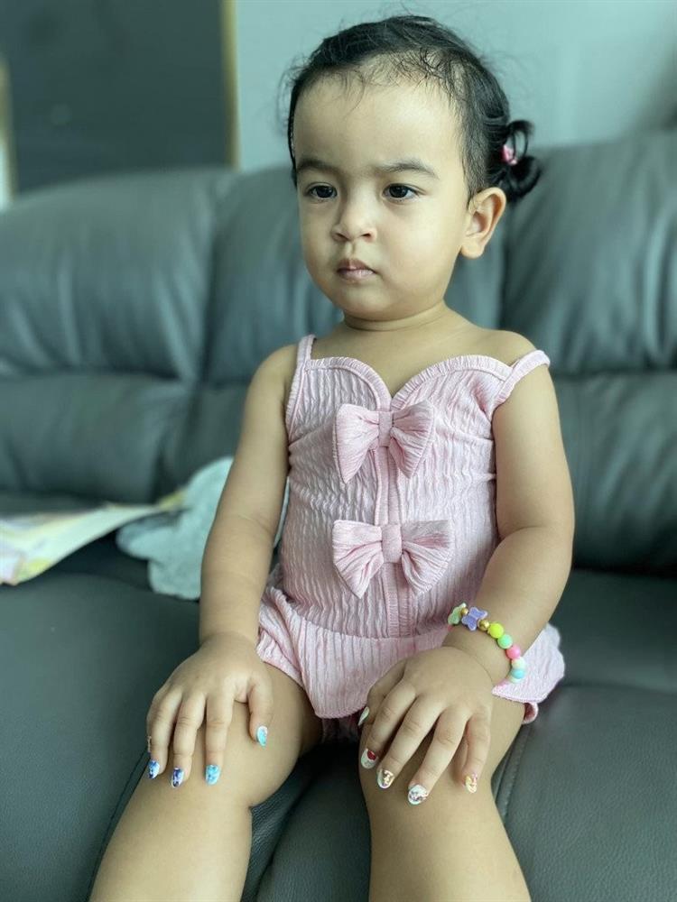 Con gái lai Ấn của Võ Hạ Trâm điệu đà làm nail, da trắng, mặt nét quá xinh-3