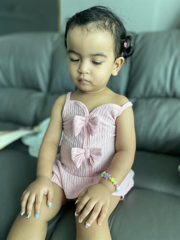 Con gái lai Ấn của Võ Hạ Trâm điệu đà làm nail, da trắng, mặt nét quá xinh-4