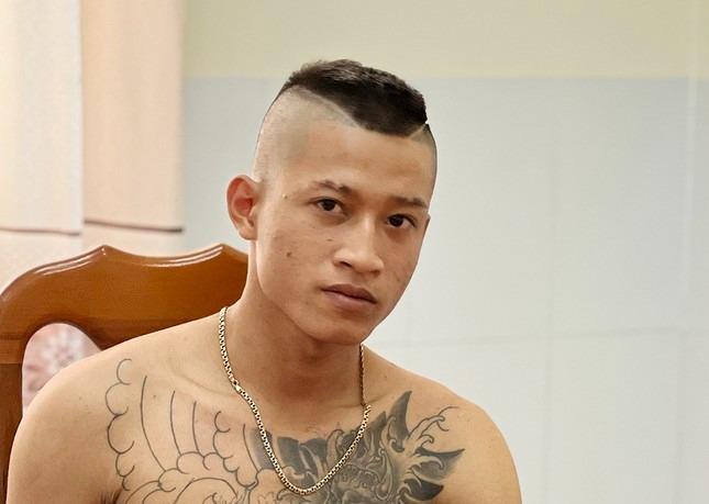 Cướp giật dây chuyền, cởi bỏ quần áo để lẩn trốn vẫn không thoát-2