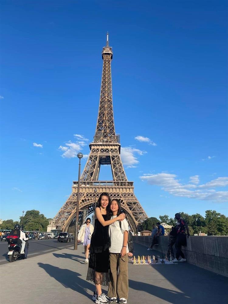 Con gái Hồ Hoài Anh bên bố mặc giản dị, qua mẹ sành điệu như mẫu nhí-8