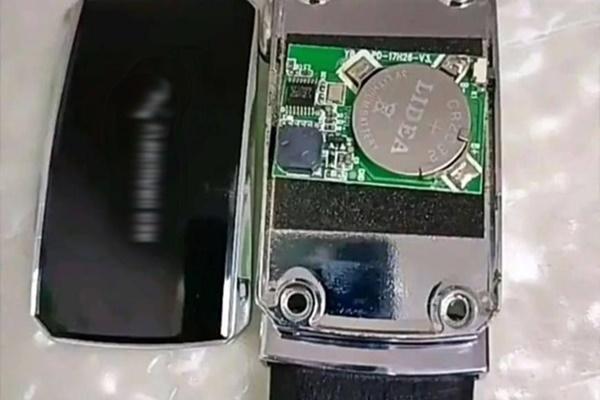 Hành động trong xe ô tô của người chồng và vấn đề vô hình báo động hôn nhân-3