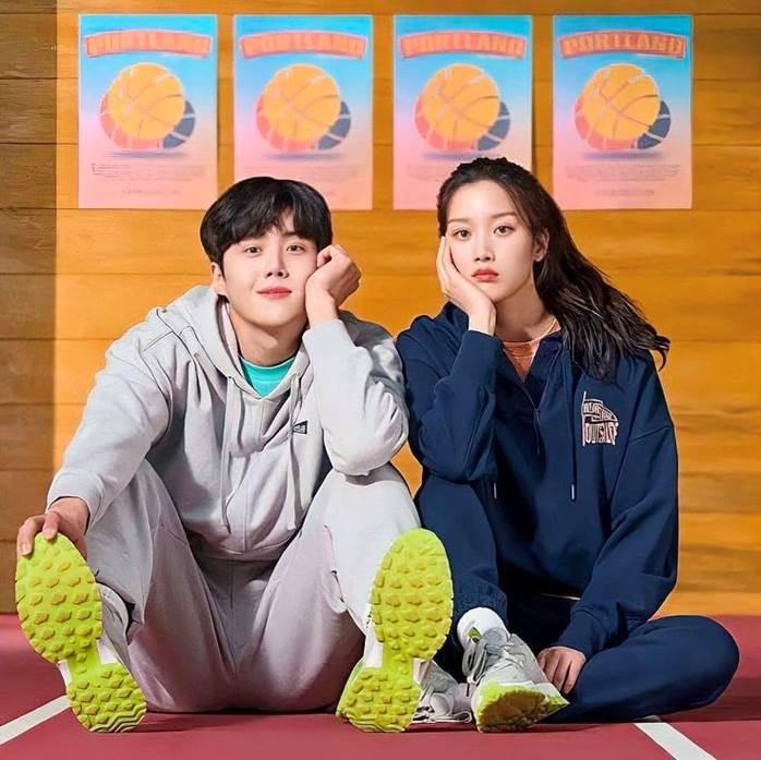 Những bóng hồng từng sánh vai với Kim Seon Ho-1