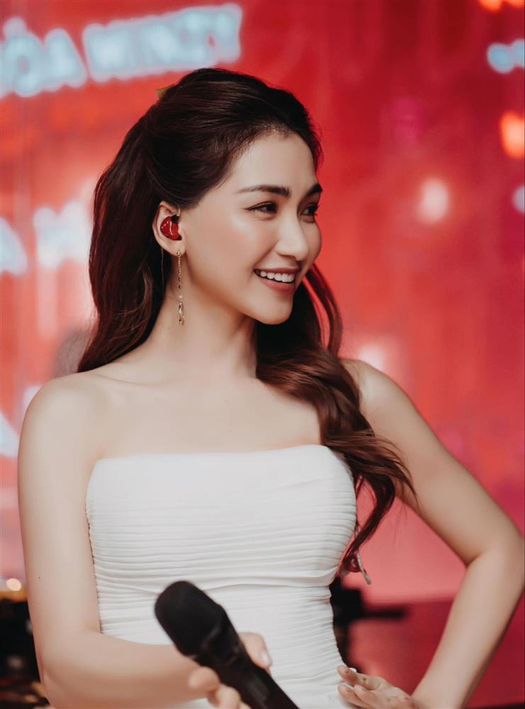 Hòa Minzy xuất hiện rạng rỡ, phản ứng sao về chuyện có tình yêu mới?-3