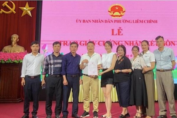 Lễ trao chứng nhận kết hôn: Có nơi nào làm giống Phương Oanh và Shark Bình?-1