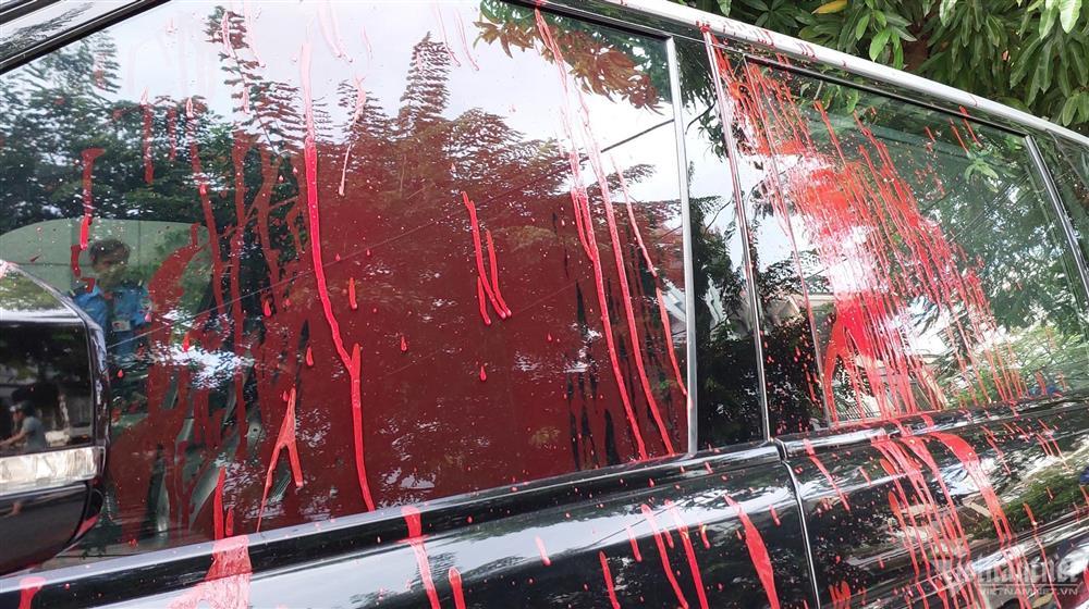 Ô tô Range Rover bị tạt đầy sơn đỏ ở Đà Nẵng-2