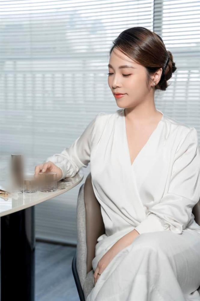 Bà xã vừa đẹp vừa giỏi của các MC nổi tiếng VTV-10