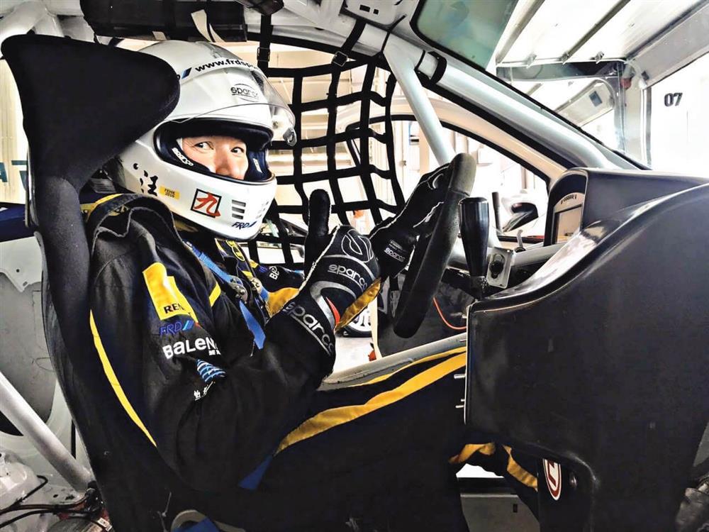 Nam diễn viên bán loạt siêu xe Ferrari vì lý do không thể lái đi chợ-3