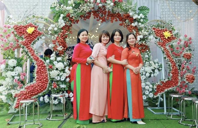 Cô dâu Bắc Giang dùng 100kg vải thiều trang trí cổng đám cưới-1