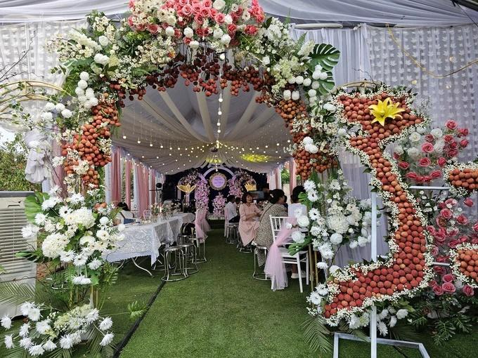 Cô dâu Bắc Giang dùng 100kg vải thiều trang trí cổng đám cưới-3