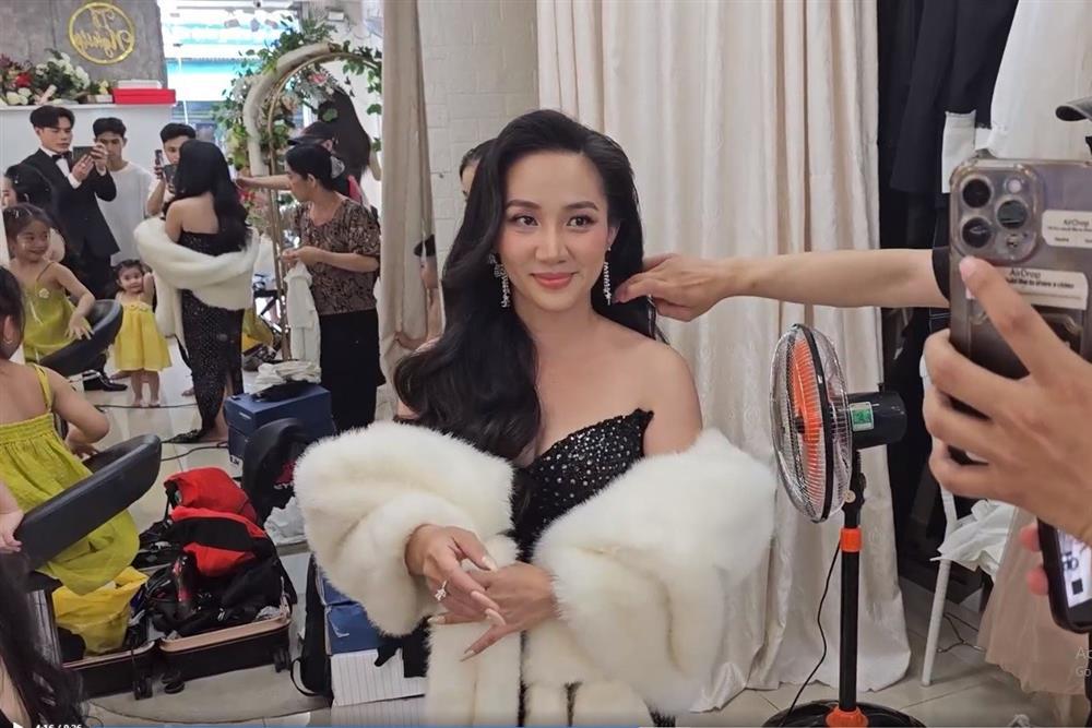 Lê Dương Bảo Lâm thu nhập 3 tỷ/tháng, bà xã nhà quê hiếm hoi làm điệu-5