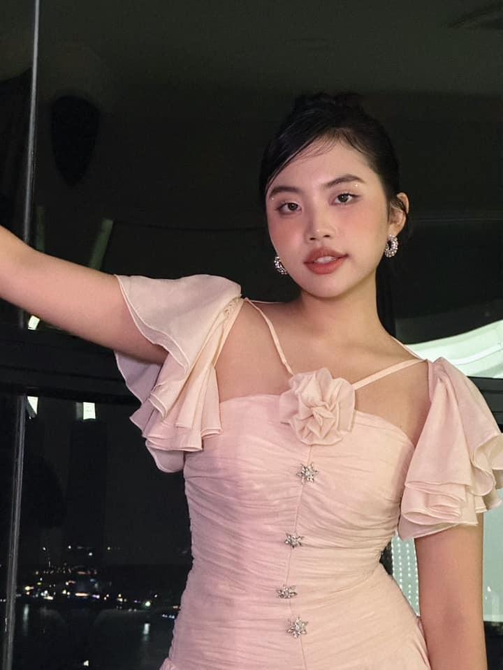 Thoát nét cô bé dân ca, Phương Mỹ Chi diện váy ôm sát khoe dáng nảy nở-2