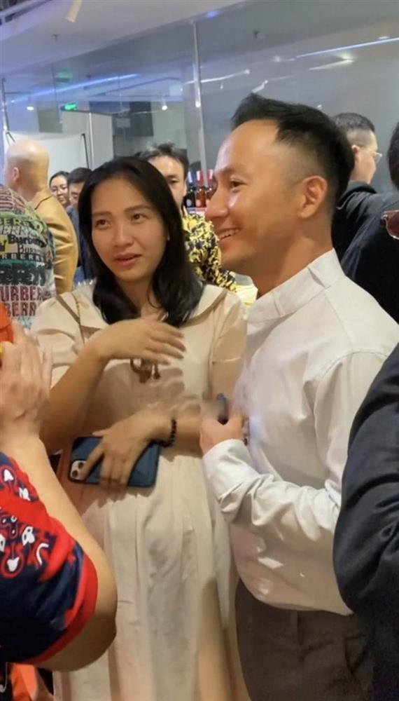 Tiến Đạt dẫn vợ bầu 8 tháng dự sự kiện, nhan sắc không son phấn thành tâm điểm-1