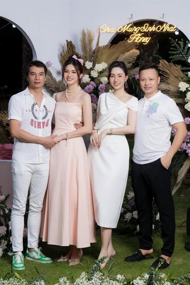 Cặp chị em Á hậu Việt Nam làm dâu hào môn, giờ là mẹ bỉm ăn mặc toát mùi tiền-2