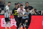 Bị cảnh sát bắt vì ‘tấn công’ Messi, fan Trung Quốc vẫn cười tươi