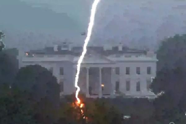 Kỳ lạ vùng đất bị sét đánh 28 lần mỗi phút, một năm 300 ngày hứng cuồng nộ-3