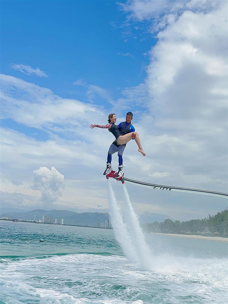 Diệp Lâm Anh hậu ly hôn chưa 1 ngày xấu, cặp đùi quá đỉnh-1