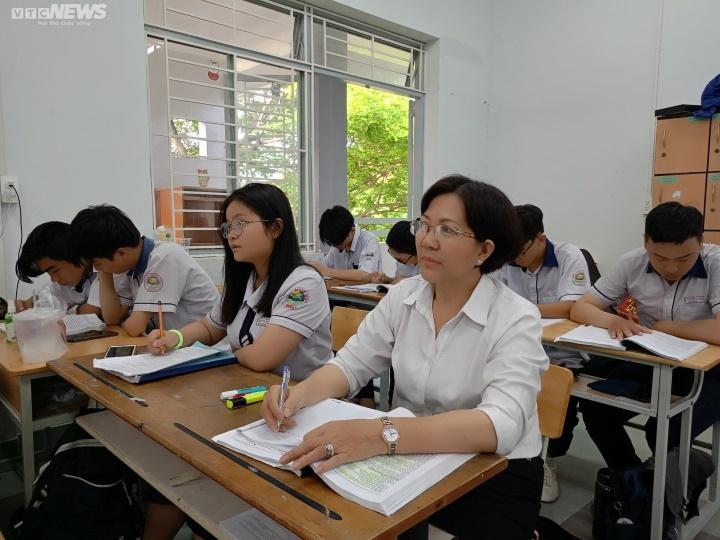 Thí sinh 64 tuổi thi THPT: Chung trường với cháu, đeo đuổi nghiệp học dở dang-1
