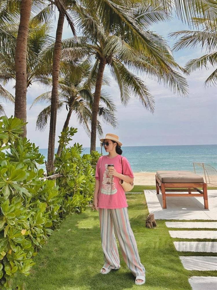 Sinh 2 con, Phanh Lee mặc đồ như đi ruộng nhưng giá cả tấn gạo-8