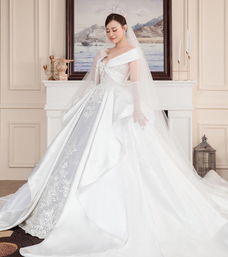 Xôn xao Phương Oanh mặc váy cưới, nghi vấn đẩy nhanh tốc độ sau đăng ký kết hôn-1
