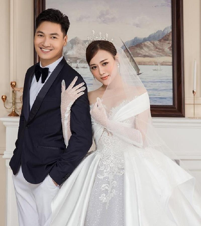 Xôn xao Phương Oanh mặc váy cưới, nghi vấn đẩy nhanh tốc độ sau đăng ký kết hôn-4
