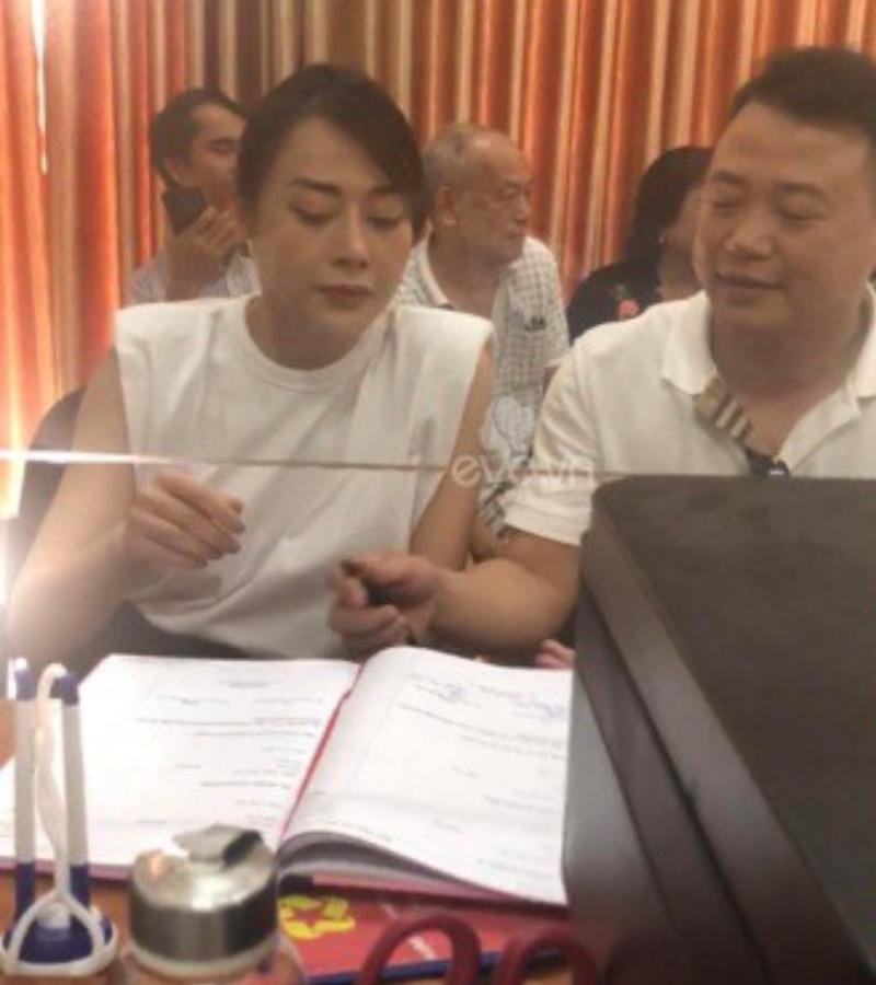 Xôn xao Phương Oanh mặc váy cưới, nghi vấn đẩy nhanh tốc độ sau đăng ký kết hôn-6