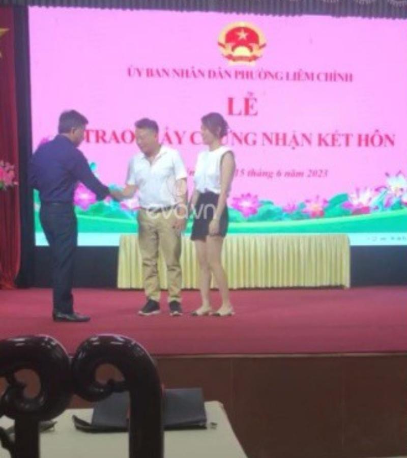 Xôn xao Phương Oanh mặc váy cưới, nghi vấn đẩy nhanh tốc độ sau đăng ký kết hôn-7