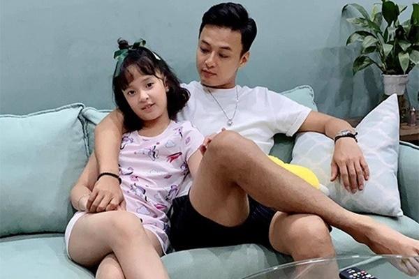 Ái nữ con ngoan, chị đảm nhà Hồng Đăng: Trổ mã ra dáng thiếu nữ, hiểu chuyện lại còn chăm em cực khéo-9