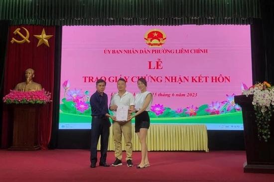 Lễ đăng ký kết hôn Shark Bình và Phương Oanh: Không có sự ưu ái